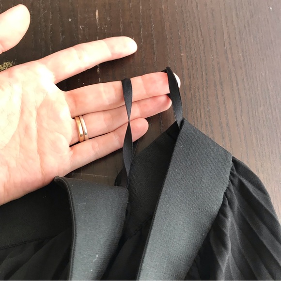 Babaton Aritzia mini skirt black great condition pleated - Picture 6 of 8